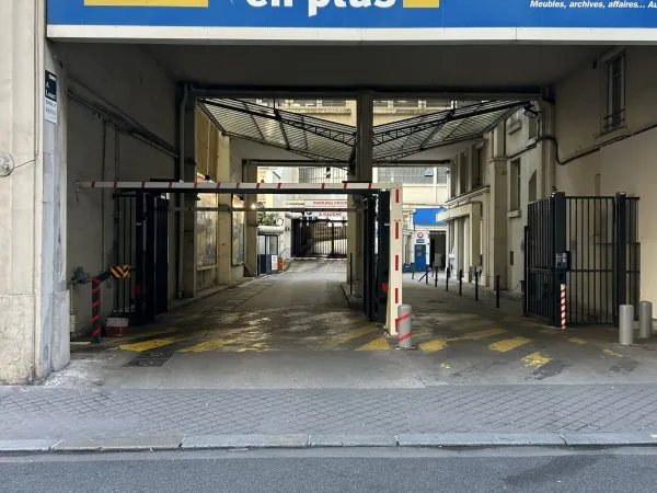 Loue parking - 16m²