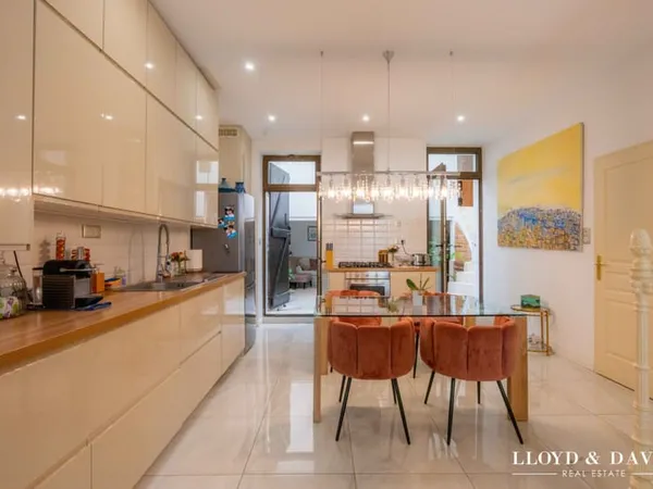 Marseille- L'ESTAQUE_Rare- Maison de ville 170 m2 rénovée avec