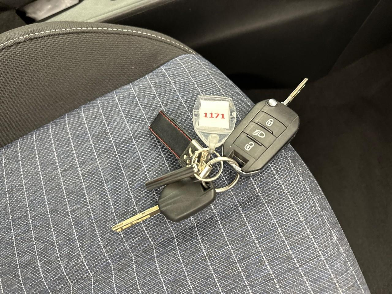 Peugeot 208 puretech 75 s&s bvm5 like — photo 26