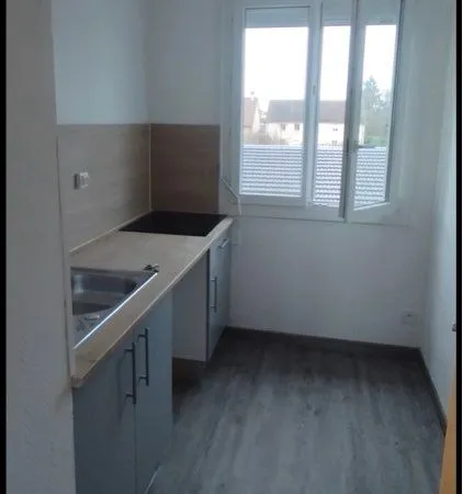 Loue t2 non meublé parking + garage