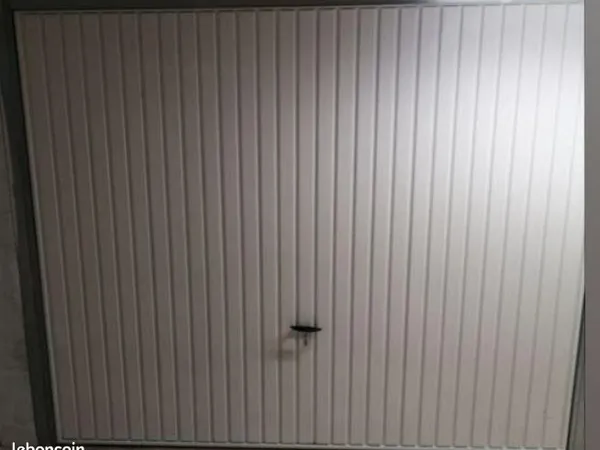 Garage/Garde-Meuble à Louer