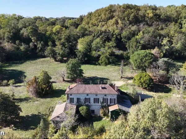 Maison 6 pièces 255 m²