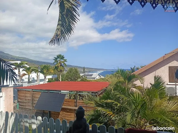 A louer maison f5/6 de 120 m2 de surface avec vue mer a la pointe des chateaux a st leu