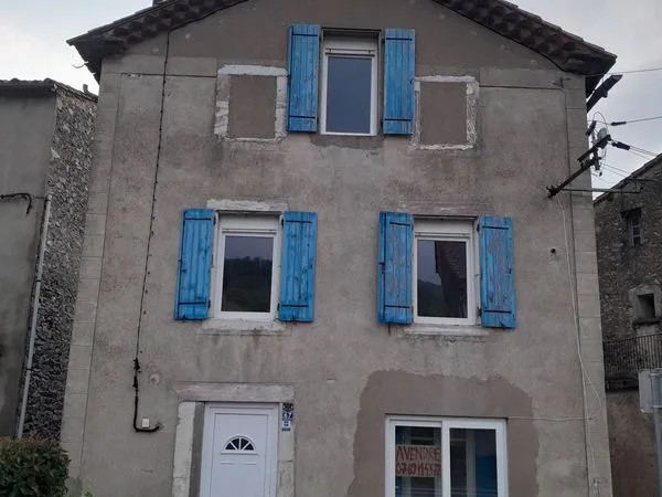 Maison de village avec jardin a proximité et parcelle de chataigner
