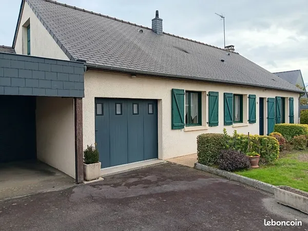 Maison de plein pieds 894m2 de terrain
