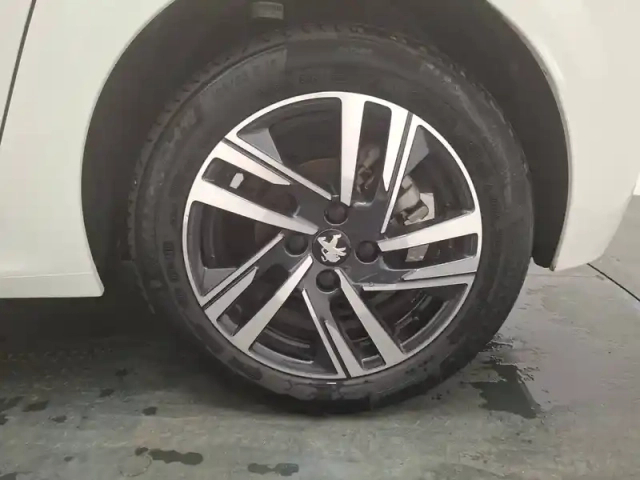 Peugeot 208 puretech 100 s&amp;s bvm6 — photo 12