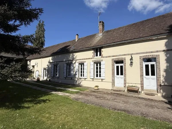 Longère de charme - 4 chambres - Dépendances - Terrain 2 000 m² - Lailly (89190)