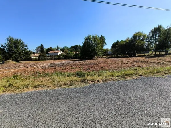 Terrain 1 081 m² Le Fieu