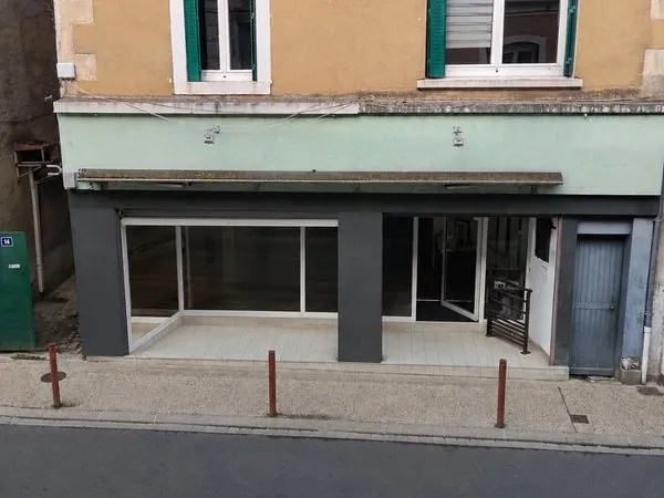 Emplacement n°1 local commercial avec façade de 8 m sur la principale artère commerciale de la ville