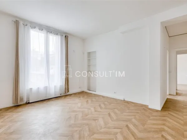 A toute proximité de la Porte de ST Cloud, locaux mixtes de 65 m² à louer