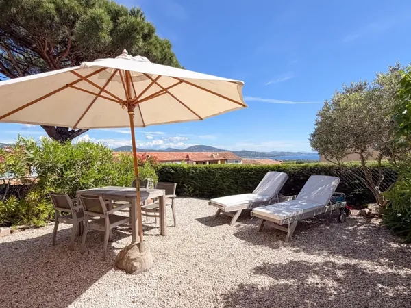 Appartement avec jardin et vue mer sur les hauteurs de Cogolin