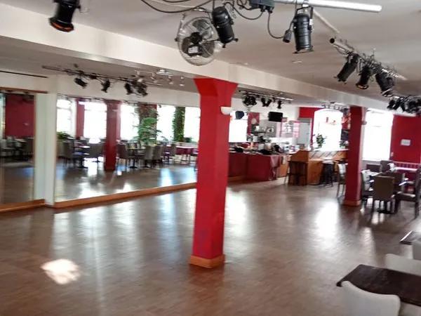 Espace spacieux, lumineux et chaleureux pour organiser vos cours de danse, stages, séminaires ou for