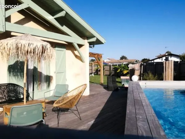 Maison 3 chantes, piscine, panneaux solaires et dépendance