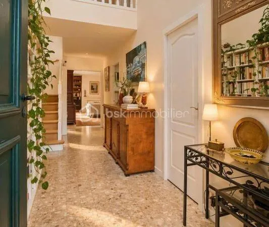 Maison 11 pièces 211 m²