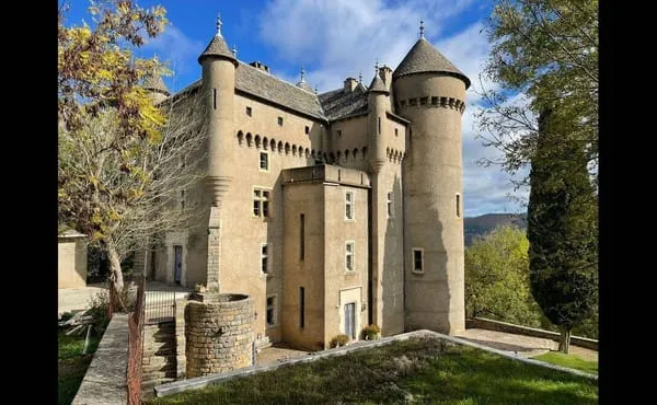 Maison 10 pièces 585 m²
