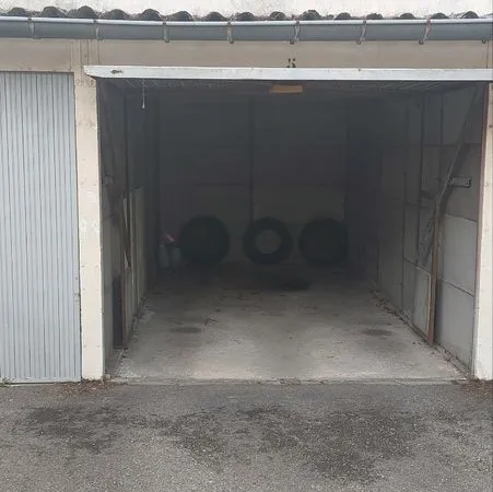 Loue Garage dans Mon Desert