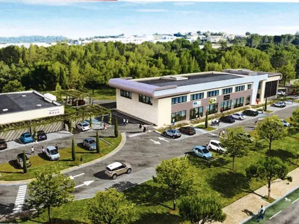 Local commercial de 358 m2 à vendre ou à louer divisible en 2 locaux commerciaux villeneuve les avig