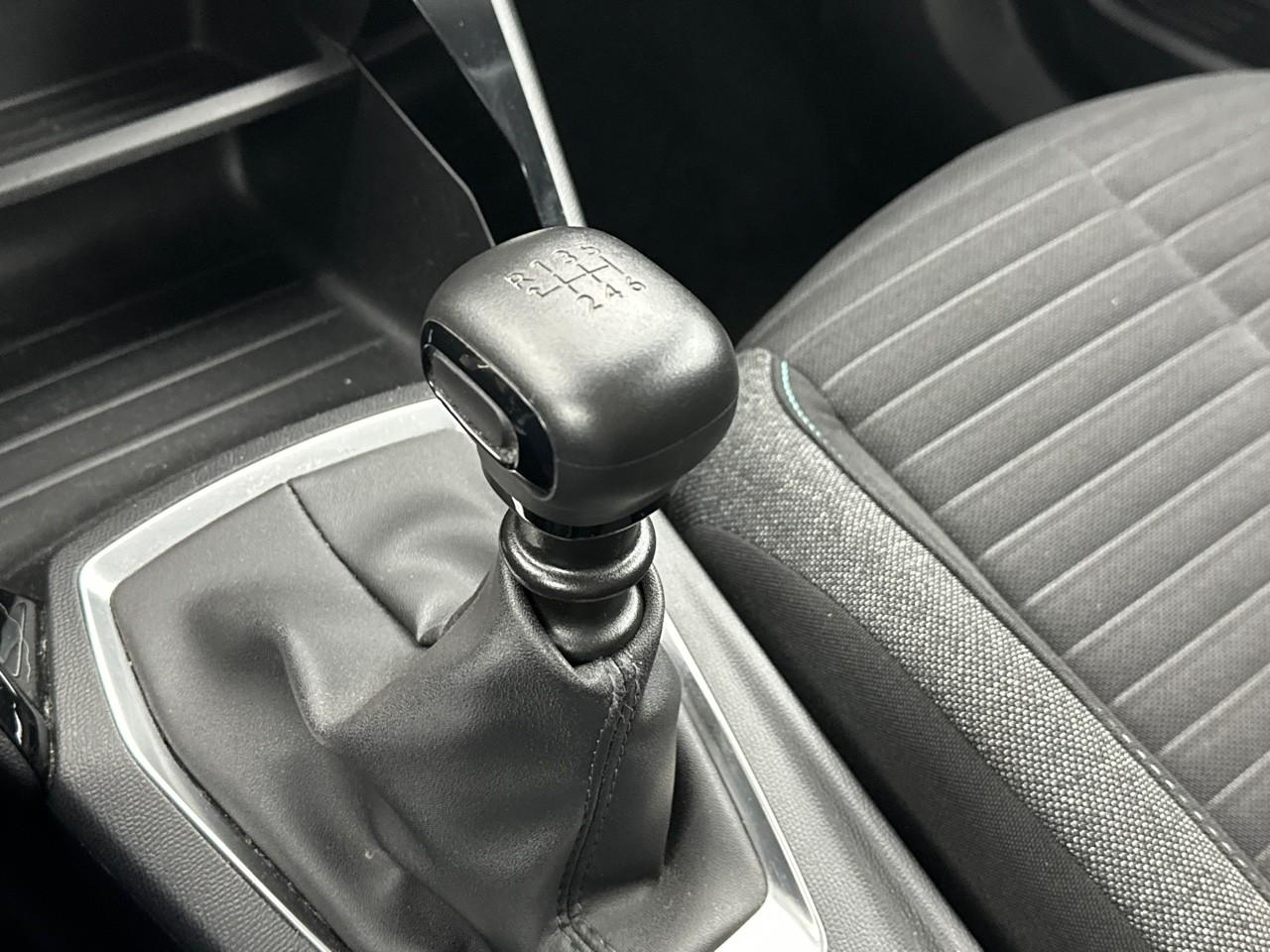 Peugeot 2008 puretech 100 s&s bvm6 style — photo 30