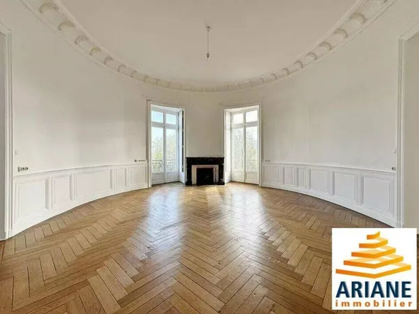 Bureau 350 m²