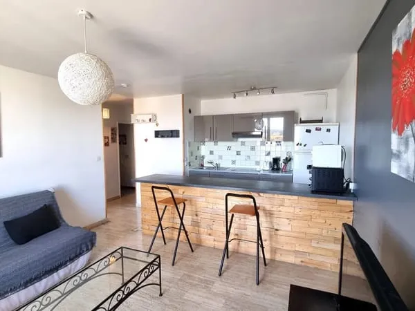 A LOUER - Appartement T2 meublé de 42 m² avec balcon - AIX EN PROVENCE