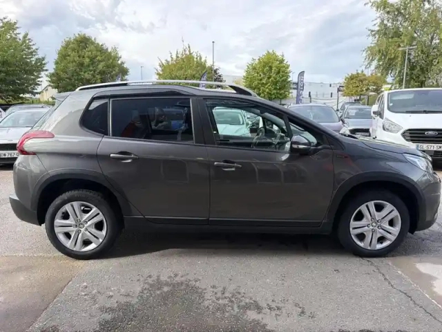 Peugeot 2008 1.5 bluehdi 100ch e6.c signature s&amp;s bvm5 86g — photo 4