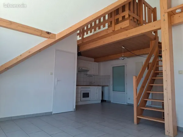 Beau duplex t1 bis lumineux morteau avec yne place de parking
