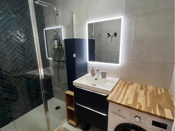 Urgent - Cannes Basse Californie - 2 pièces avec grande terrasse, piscine et parking - 1 000 CC