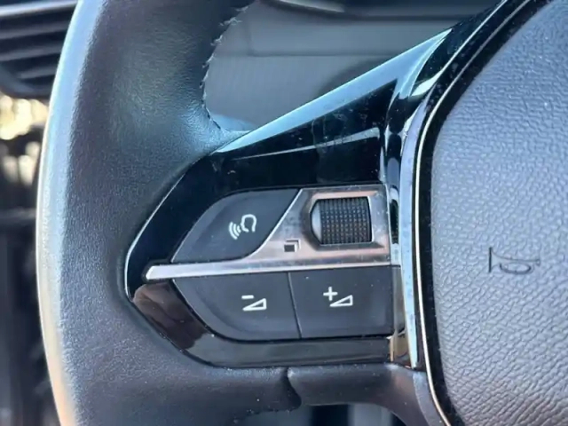 Peugeot 2008 puretech 100 s&amp;s bvm6 — photo 18