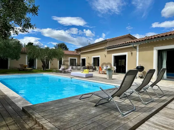 Villa meublée de 243 m2 - 7 pièces