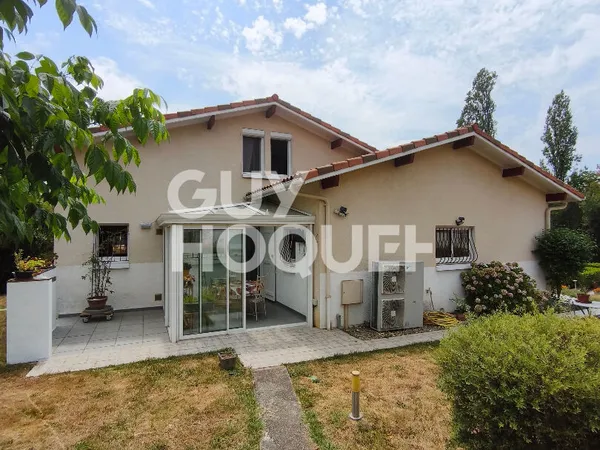 Maison 145 m2, 3 chambres, garage et piscine