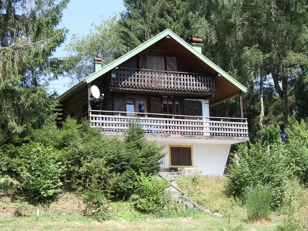 Chalet avec vue et petits étangs