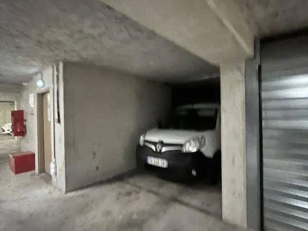 Stationnement Location Marseille   90€