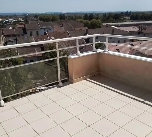 Appartement 95m2 dernier étage avec terrasse à Meximieux