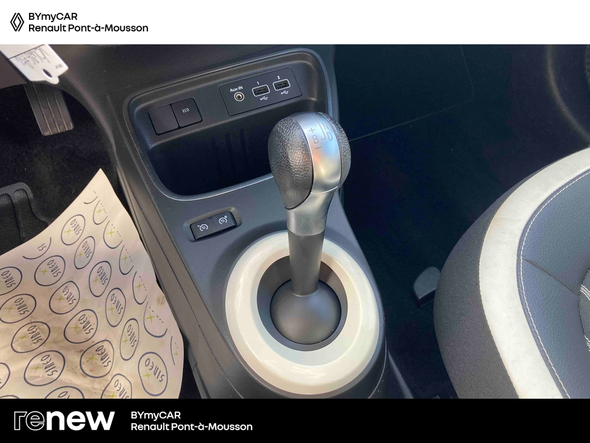 Renault Twingo III E-Tech — photo 22