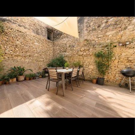 Élégante maison de ville rénovée avec terrasse, garage et appartement indépendant