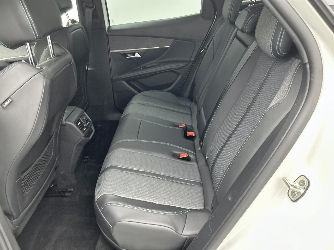 Peugeot 3008 hybrid 225 e-eat8 allure pack — photo 13