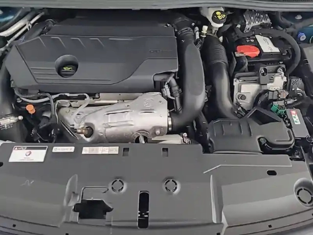 Peugeot 408 phev 225 e-eat8 — photo 40