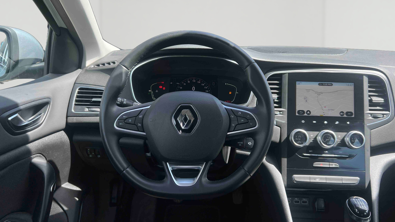 Renault Megane IV Berline TCe 140 — photo 10