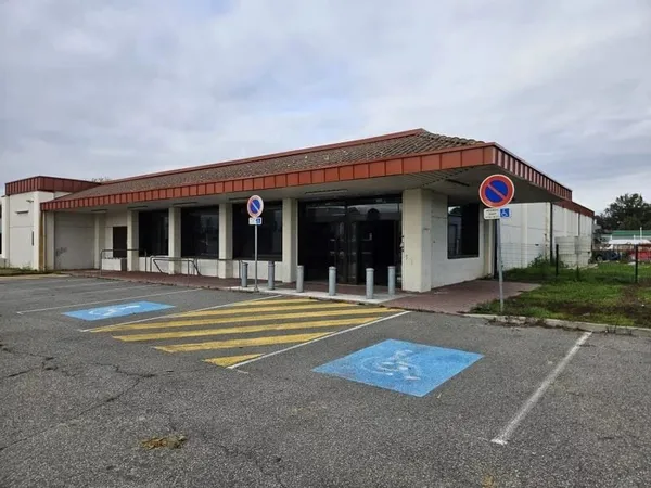 LOCAL COMMERCIAL 1040 m²