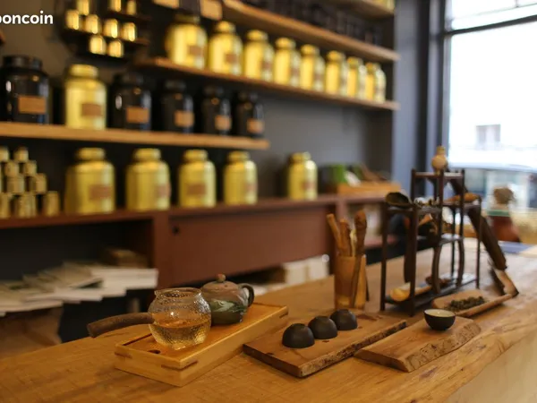 PARIS 10 - CANAL SAINT-MARTIN - Boutique 40 m² + réserve - loyer 1 300 - idéal tea / matcha / concep
