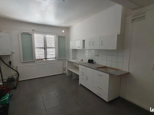F4 rénové 94 m² - Centre Montereau - 3 chambres + garage
