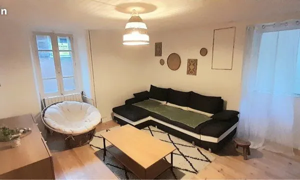 Maison de village mitoyenne, 2 chambres, sans jardin