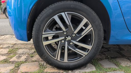 Peugeot 208 1.2 PureTech 100 - Allure Pack – 2021 – 14073 km – Essence – Boîte Manuelle — photo 42