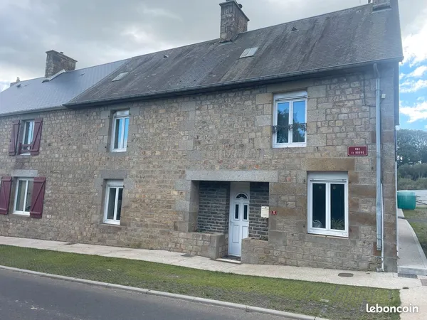 Maison de bourg en pierre avec dépendances et grand terrain - Un beau potentiel à Hamelin