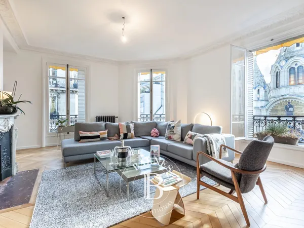 PARIS 8 - APPARTEMENT - 3 CHAMBRES - 4 ADULTES