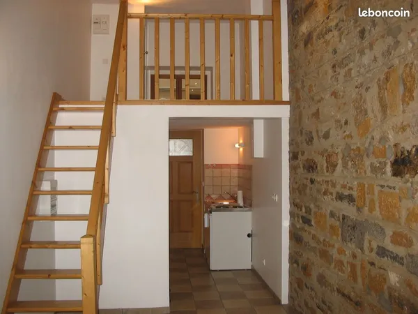 Studio 27 M2 proche métro saxe gambetta