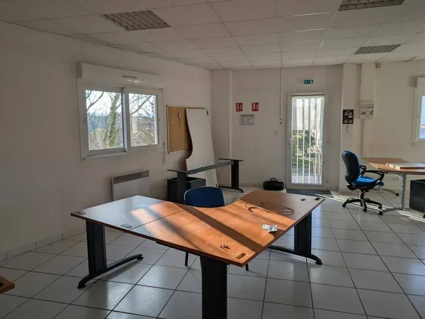 Bureau 104 m²