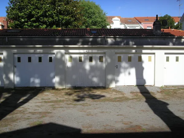 Saint Brévin Les Pins centre ville. Garage fermé