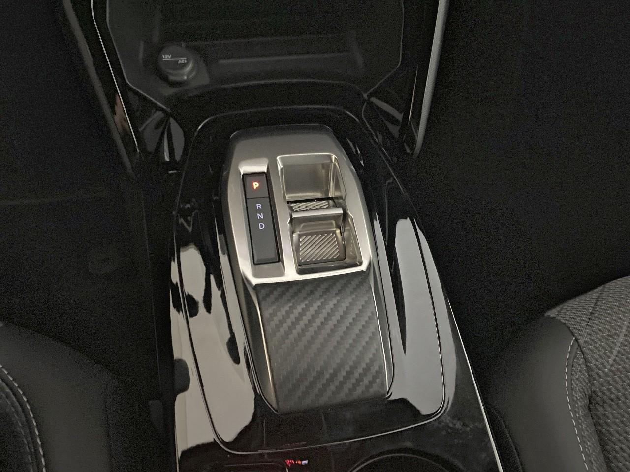 Peugeot 2008 hybrid 145 ch e-dcs6 allure — photo 17