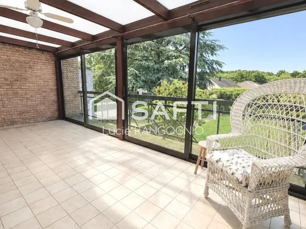 Jolie mitoyenne avec sous sol et jardin